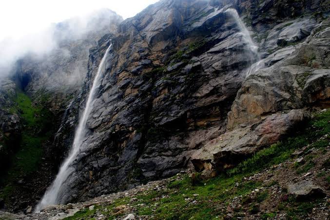 Vasudhara Falls